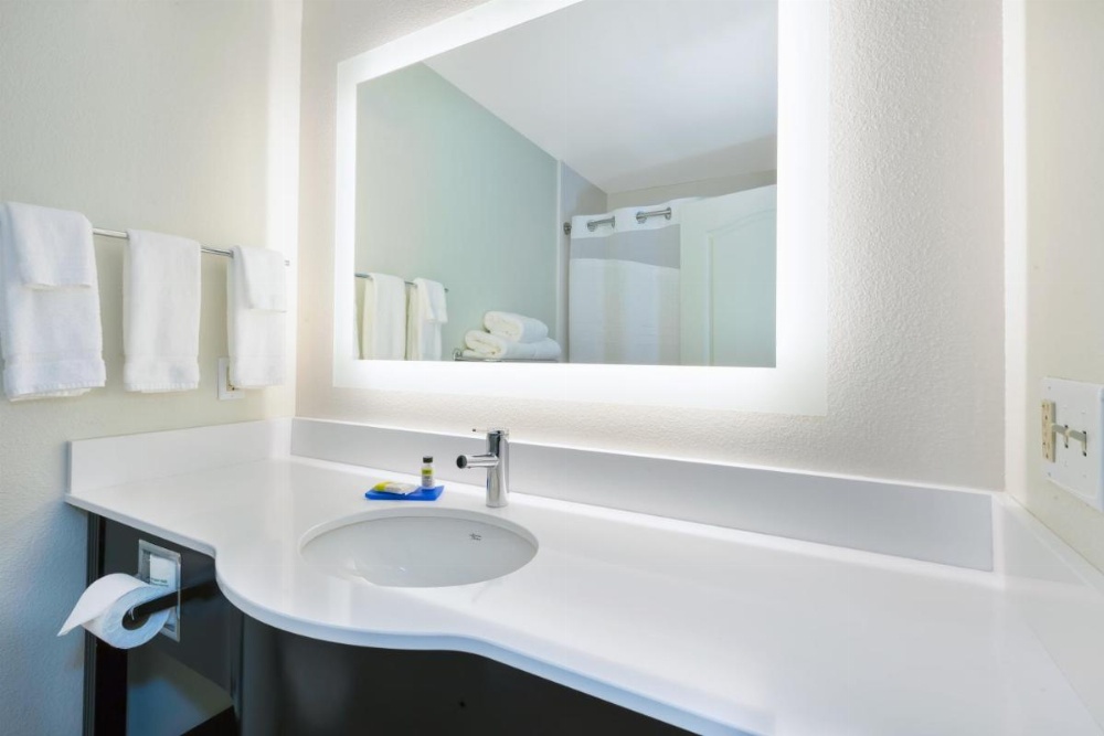 Room image 4